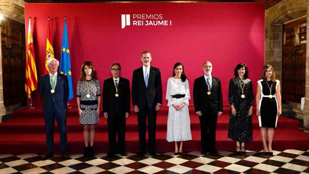 Felipe VI ensalza a Grisolía como el valenciano universal en la entrega de los Premios Rei Jaume I