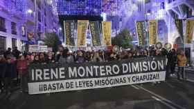 Una pancarta de Irene Montero dimisión en la manifestación feminista celebrada el pasado 8-M en Madrid.