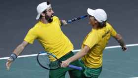 La pareja australiana formada por Jordan Thompson y Max Purcell celebra el pase a la final de la Copa Davis.