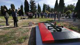 Acto falangista celebrado en el cementerio de Alicante el año pasado.