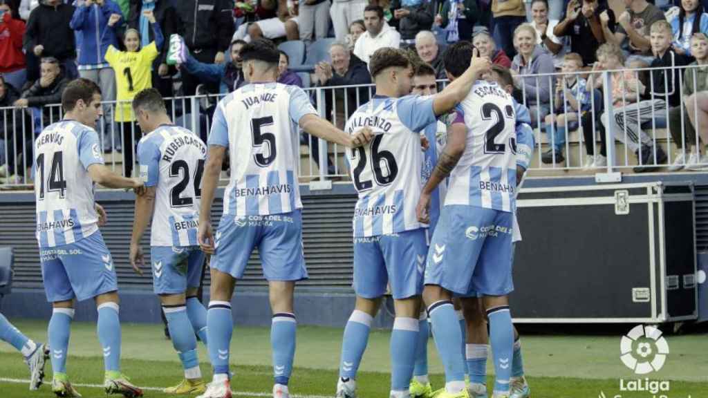 Los jugadores del Málaga celebran el gol de la victoria contra la Ponferradina