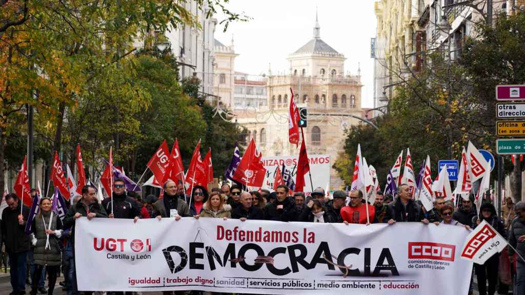 Manifestación de CCOO y UGT en defensa de la democracia en Valladolid