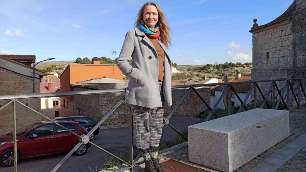 La artista americana que dejó Los Ángeles por una vida en un pequeño pueblo de Valladolid