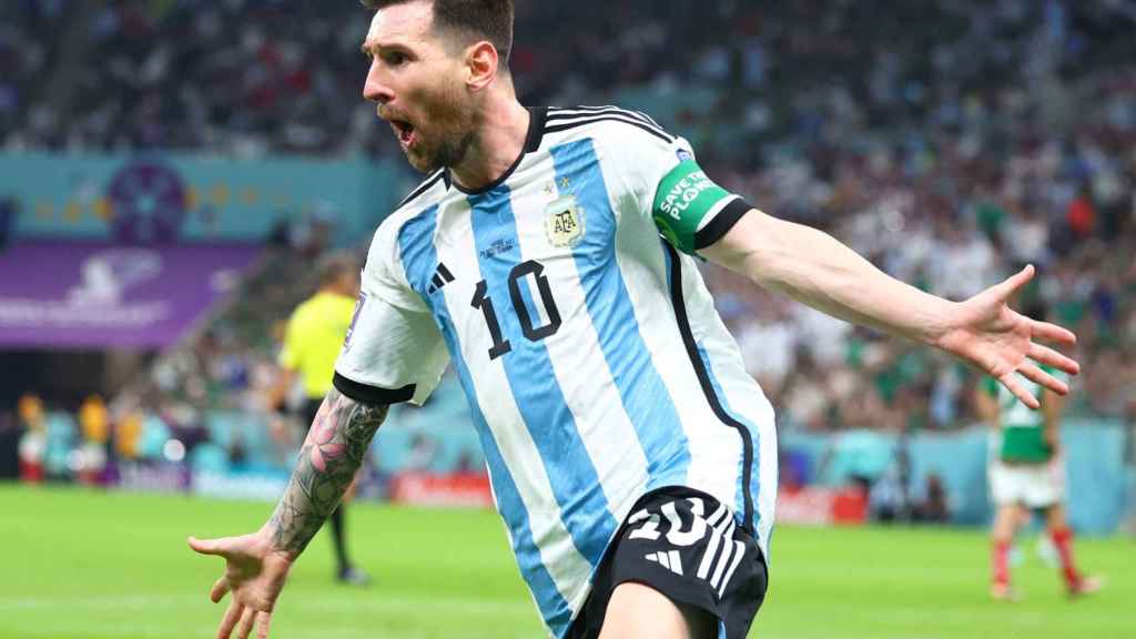 Leo Messi, celebrando  un gol con la selección de Argentina en el Mundial de Qatar 2022