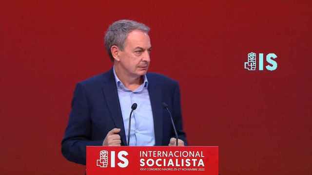 El expresidente del Gobierno José Luis Rodríguez Zapatero ha pedido este domingo más feminismo y más cultura para combatir los insultos y el machismo