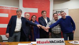 Tomás Guitarte (c), portavoz de la Coordinadora Ejecutiva de la Federación de partidos de la España Vaciada.