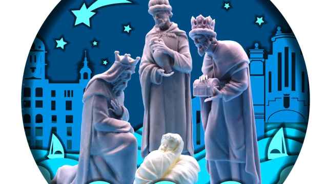 La llegada de los nuevos reyes magos al belén gigante de Alicante protagonizan la nueva imagen de la Navidad en la ciudad.