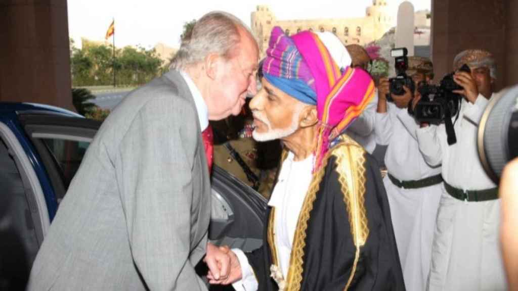 El rey Juan Carlos y Qaboos Bin Sain en un encuentro en abril de 2014.
