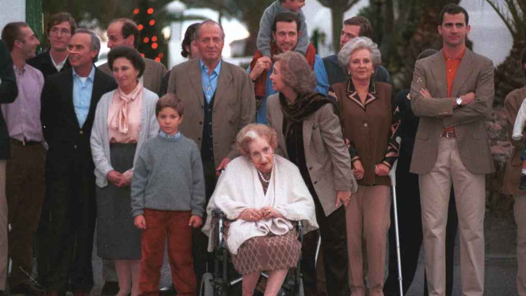 El rey Juan Carlos y su familia durante unas vacaciones en La Mareta en el año 2000.