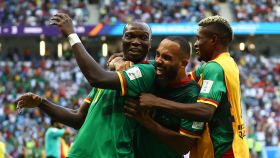 Aboubakar celebra su gol durante el Camerún - Serbia
