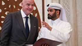 Gianni Infantino, presidente de la FIFA, junto a Hassan Al Thawadi, Secretario General del equipo de organización del Mundial de Qatar 2022