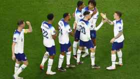 Los jugadores de la selección de Inglaterra, celebrando el 0-3 a Gales obra de Rashford