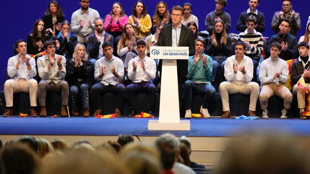 El presidente del PP, Alberto Núñez-Feijóo, este martes en un acto en Zaragoza.