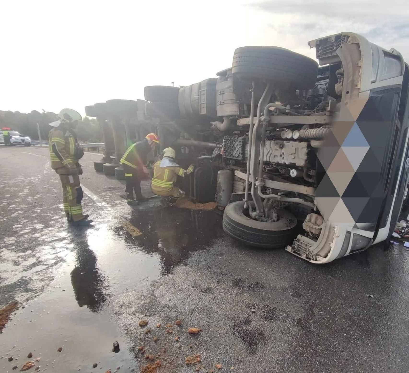 Accidente del camión. Foto: Bomberos de Toledo.