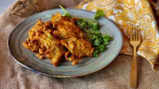 Pakoras, una receta india de verduras fritas de aperitivo