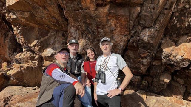 Arsuaga y Guillamet visitan unas pinturas de hace más de 2.000 años en Los Yébenes (Toledo)