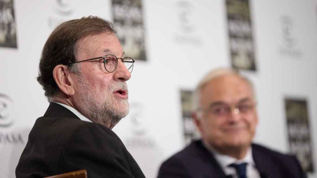 Mariano Rajoy, expresidente del Gobierno, junto a Esteban González Pons, este miércoles en Madrid.
