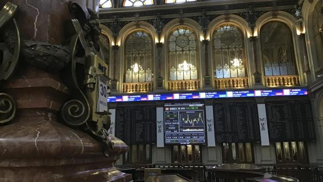 Interior del Palacio de la Bolsa de Madrid en la última jornada de noviembre.