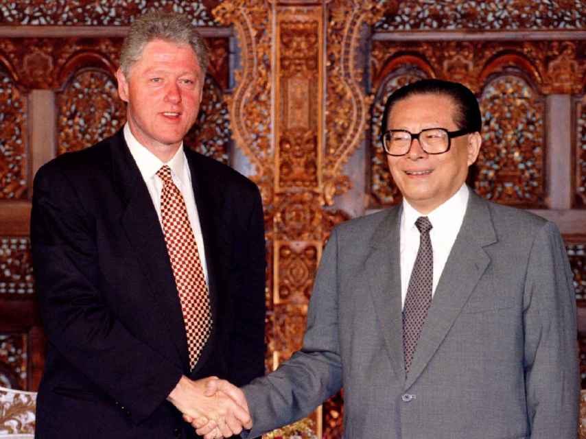 Jiang Zemin junto a Bill Clinton en Yakarta, Indonesia, en 1994.