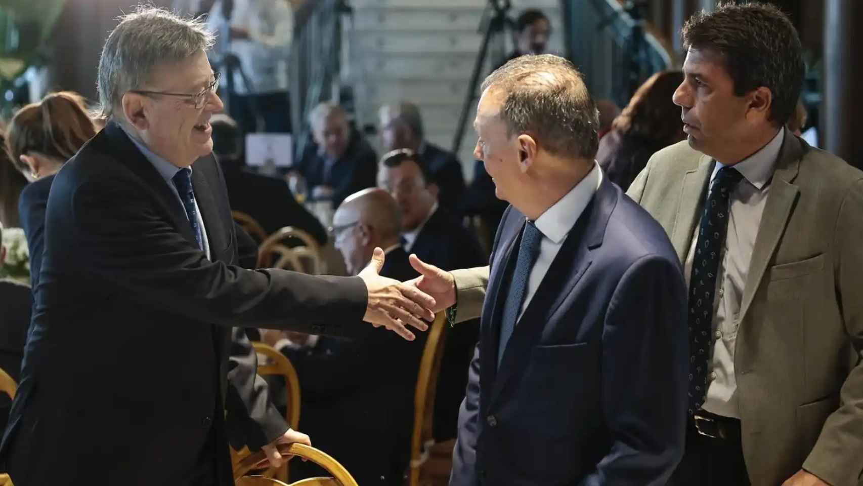 Ximo Puig y el presidente del PPCV, Carlos Mazón, en un acto reciente con empresarios.