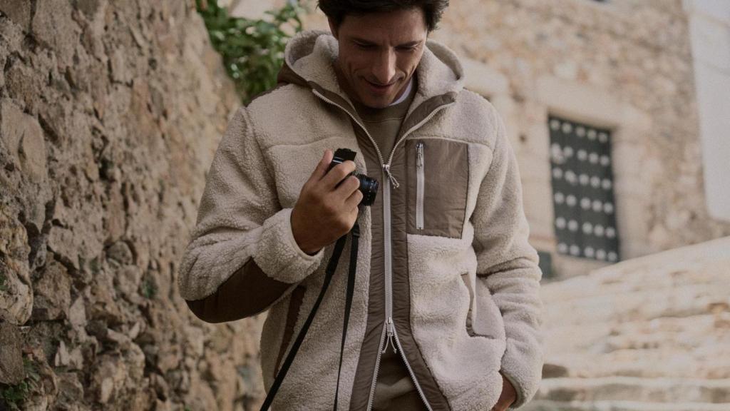 Andrés Velencoso con conjunto de OOTO.