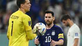 Szczesny y Messi, durante el Argentina - Polonia del Mundial de Qatar