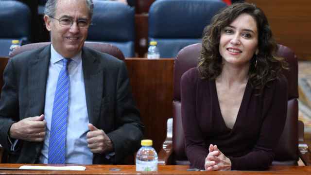 Isabel Díaz Ayuso y su vicepresidente, Enrique Ossorio, este jueves en la Asamblea de Madrid.