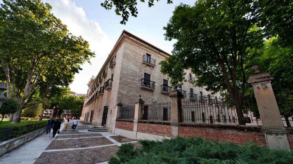 Lateral del Palacio de Santa Cruz.