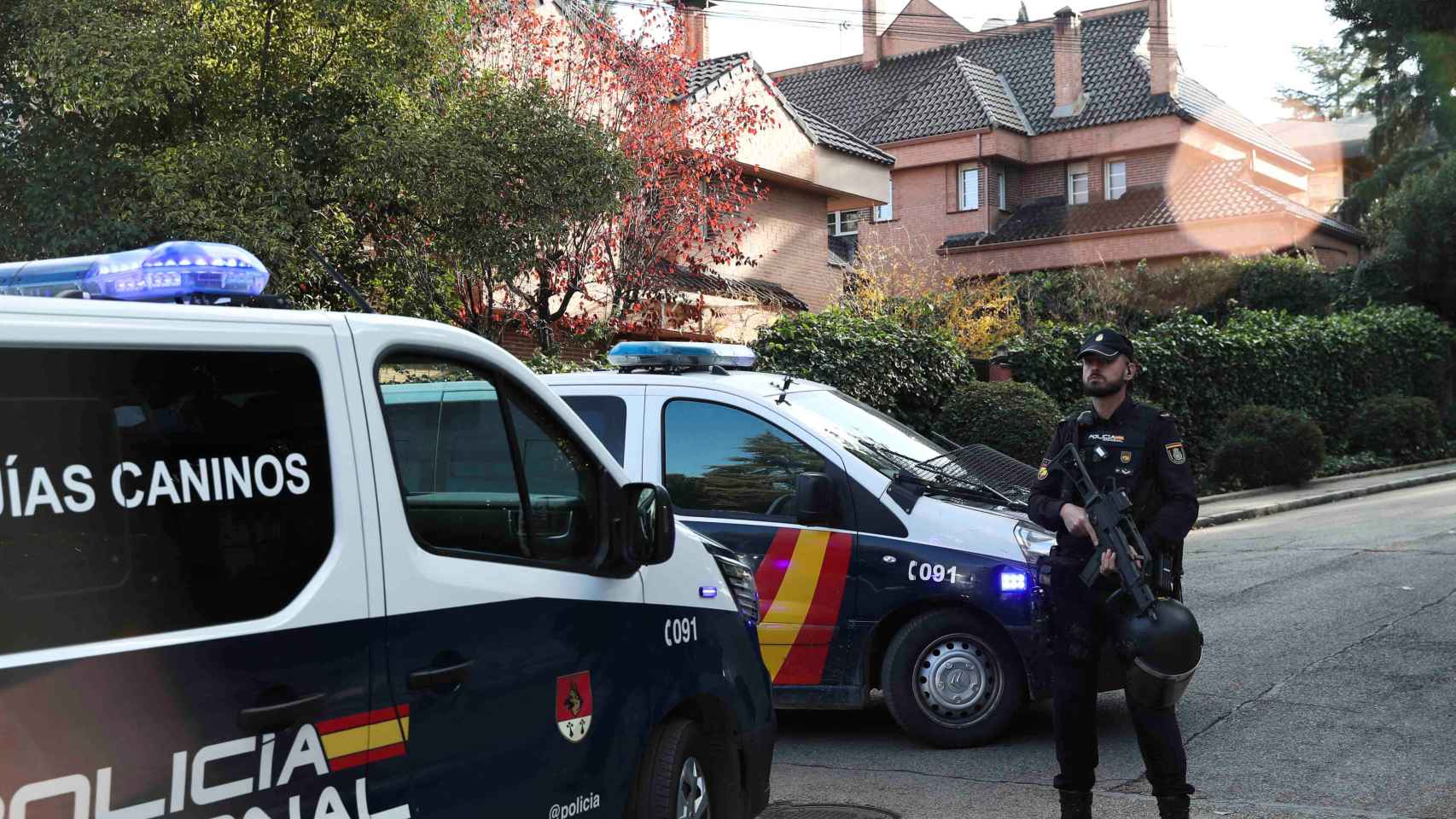 Acordonada por segunda vez la Embajada de Ucrania en Madrid por un nuevo paquete sospechoso thumbnail