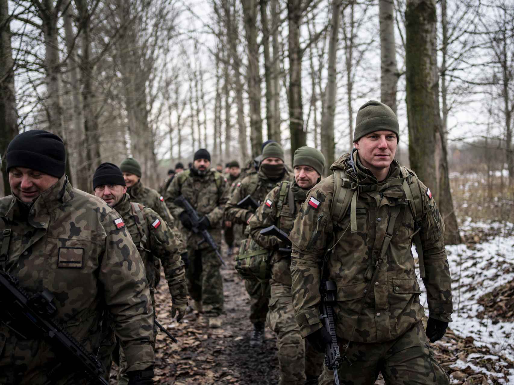 Un grupo de la Segunda Brigada de Lublin marcha en los campos de entrenamiento.