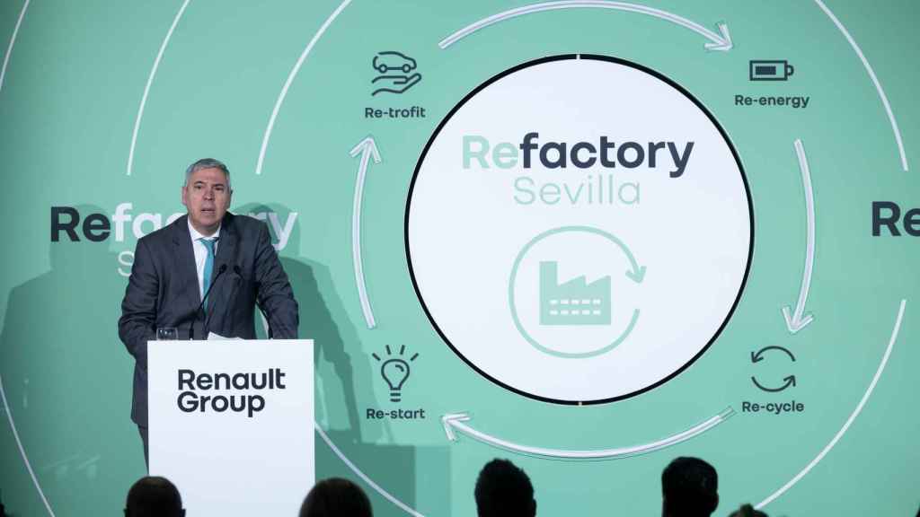 Jose Vicente de los Mozos, directivo de Renault, inaugurando la Refactory.