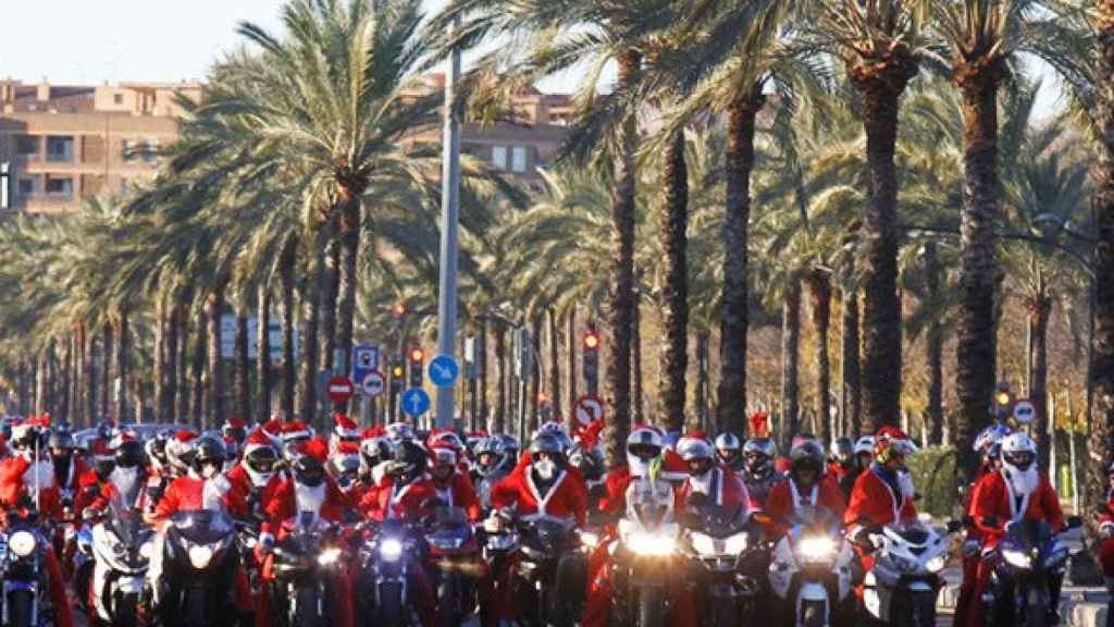 La 'Moto Papanoelada' regresa a Alicante para que ningún niño se quede sin regalos esta Navidad