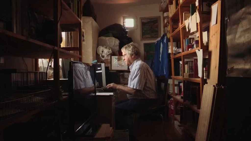El hispanista Ian Gibson, en una imagen del documental. / Surtsey Films