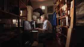 El hispanista Ian Gibson, en una imagen del documental. / Surtsey Films