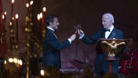 Joe Biden y Emmanuel Macron en el brindis este jueves en una Cena de Estado en la Casa Blanca.