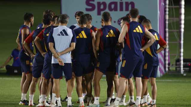 La selección española de fútbol durante un entrenamiento en Qatar.