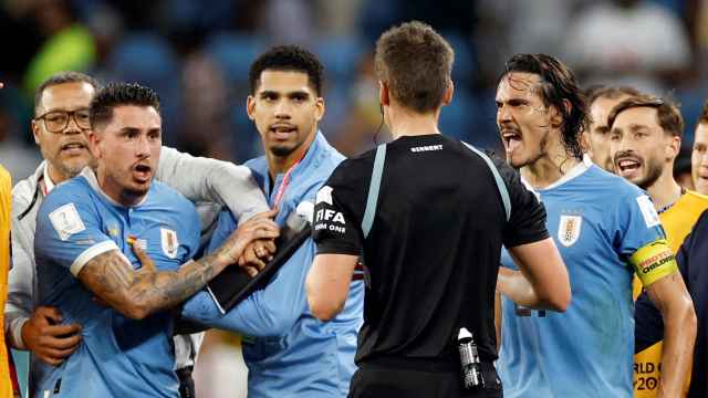 Giménez y Cavani se lanzan contra el árbitro del Uruguay - Ghana