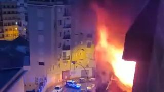 Dos ancianos resultan heridos en un brutal incendio en una vivienda de calle Pinos, en Málaga capital