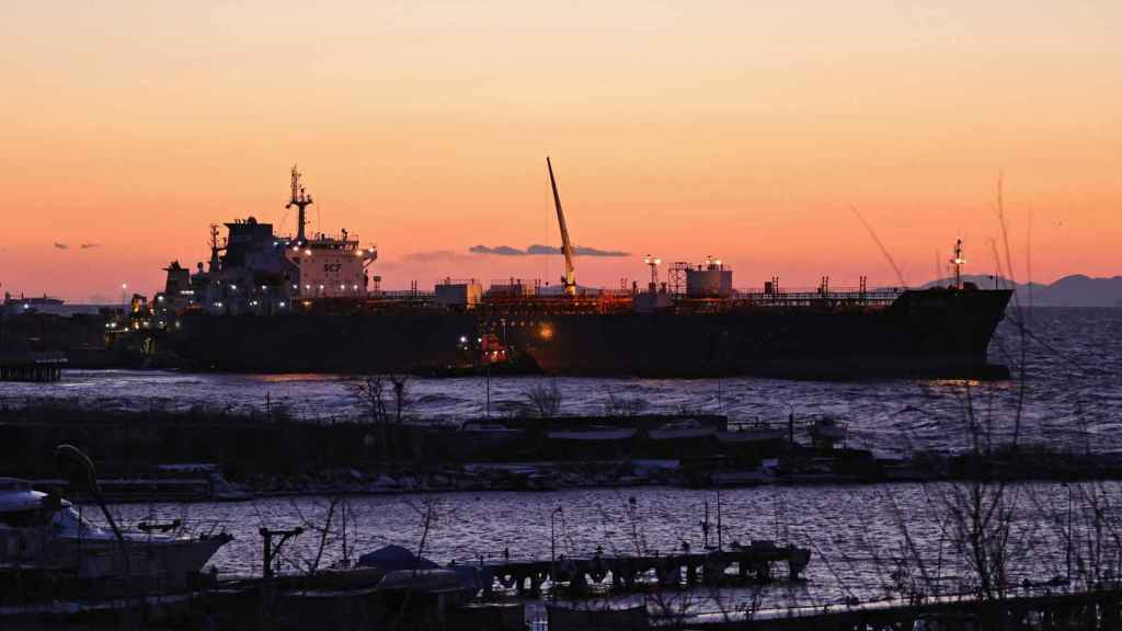 Un petrolero ruso parte hacia su lugar de destino