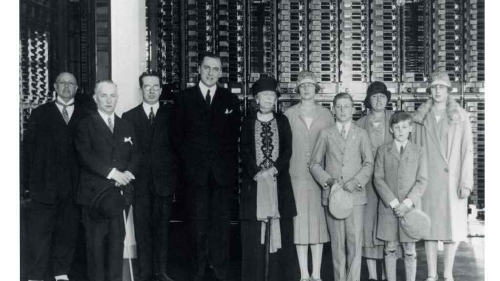 Inauguration Of The San Marcial Power Station (San Sebastián) In The First Automated Network In Spain.  In The Image, Presiding Over The Act, The Queen Mother Doña Maria Cristina And The Infants Doña Beatriz, Don Juan, Don Gonzalo And Doña Cristina In 1926.