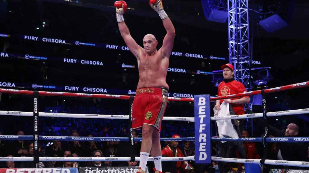 Tyson Fury, celebrando su victoria por KO ante Derek Chisora