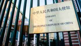 Entrada de la embajada de China en La Haya.