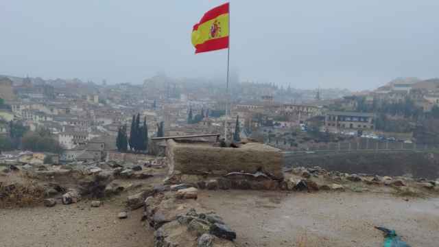Colocan una gran bandera de España