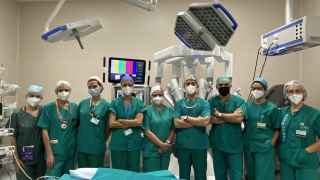 El Hospital Regional de Málaga realiza la primera operación abdominal con el robot  Da Vinci