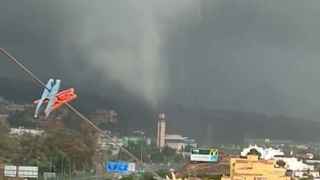 Un "pequeño" tornado causa daños en Marbella: una trabajadora del Costa del Sol, herida leve