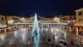 La Plaza Mayor de Tordesillas se engalana de Navidad