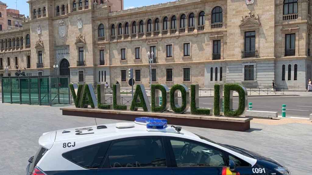 Imagen de archivo de un vehículo de la Policía Nacional en Valladolid.