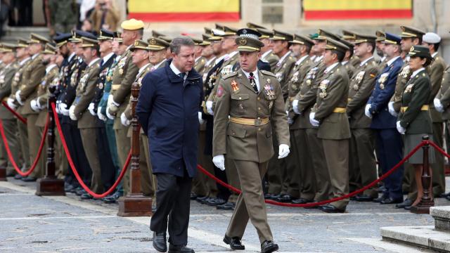 García-Page en un momento del acto militar de este jueves en la Academia de Infantería de Toledo.