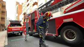 Los bomberos durante la intervención en León