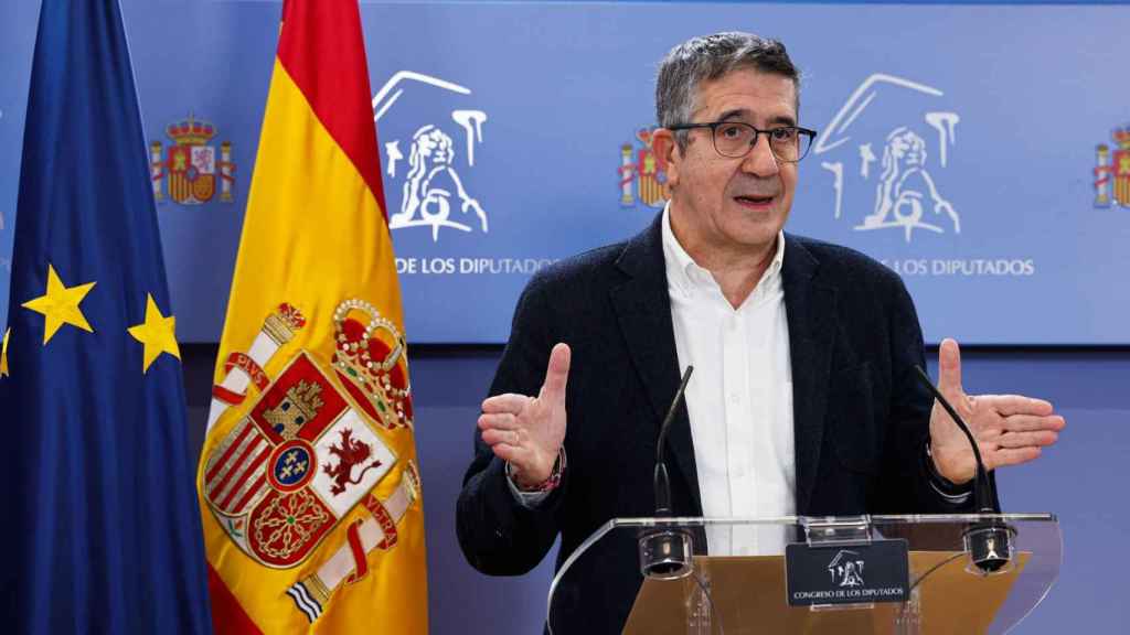 El portavoz del PSOE en el Congreso, Patxi López, durante la rueda de prensa de este viernes en el Congreso.